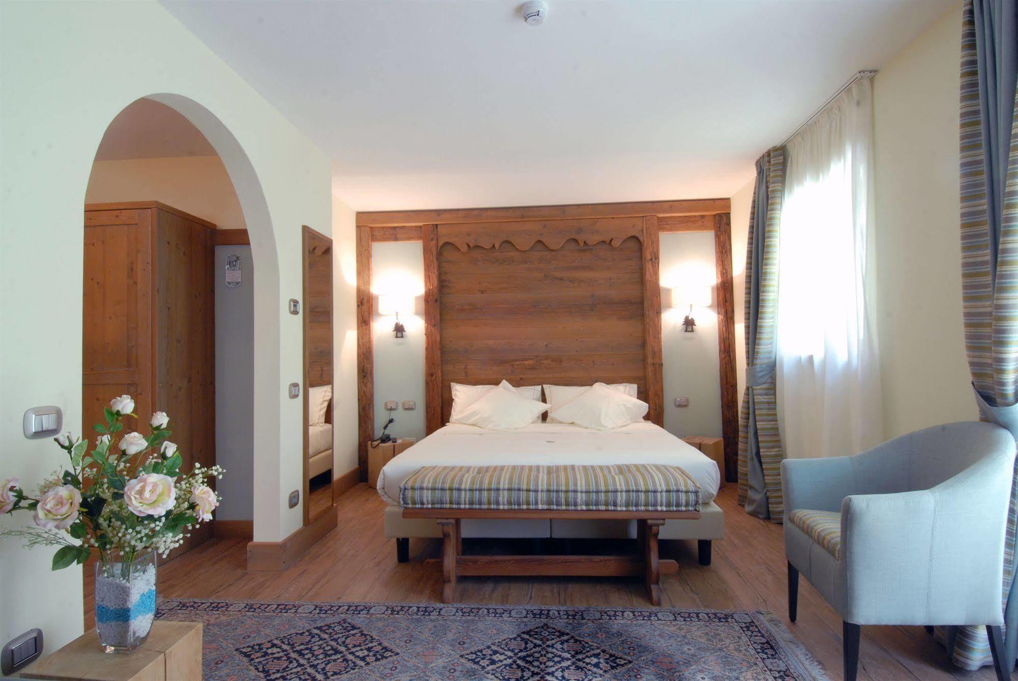Hotel Garni Vittoria Fiera Di Primiero Ngoại thất bức ảnh