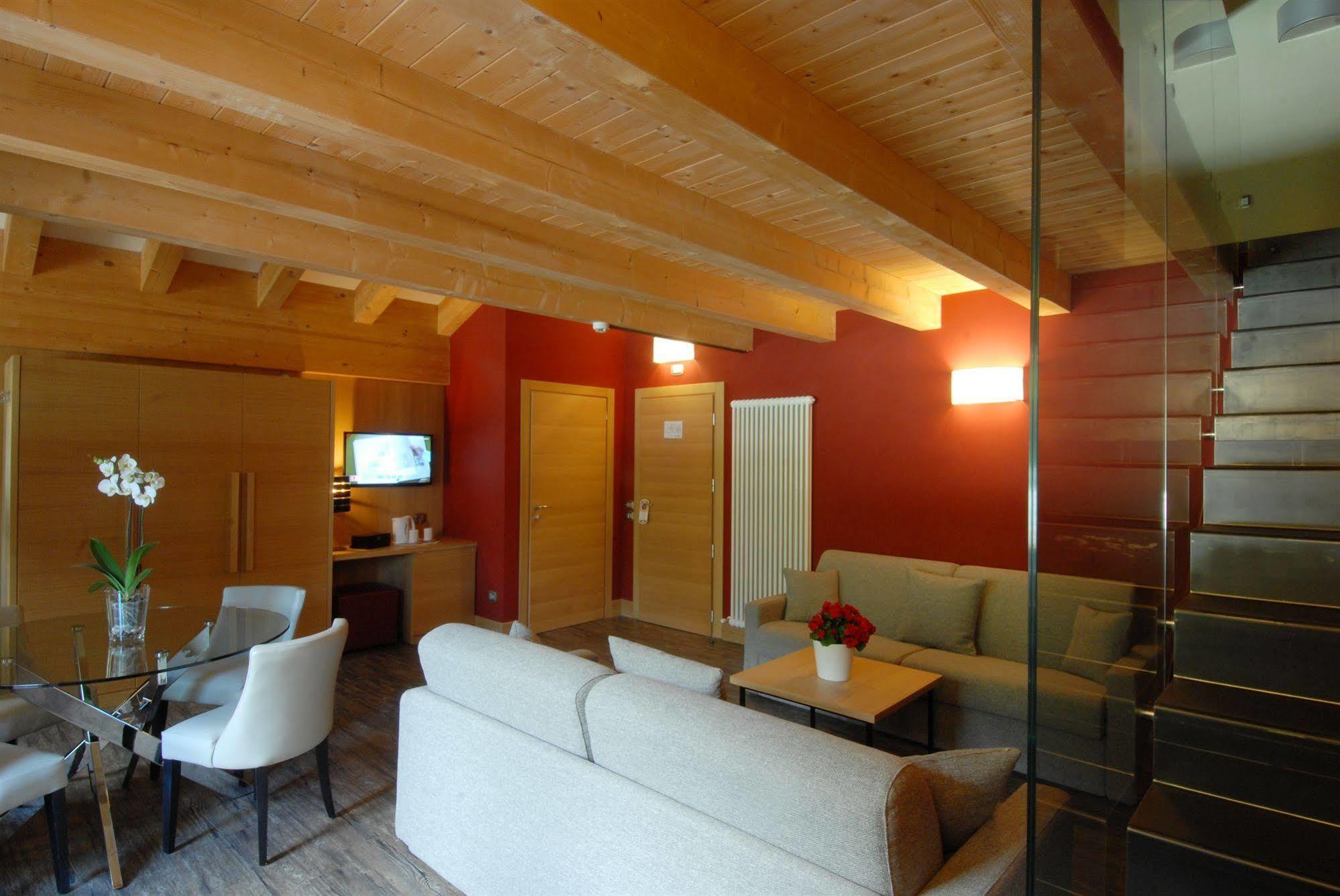Hotel Garni Vittoria Fiera Di Primiero Ngoại thất bức ảnh
