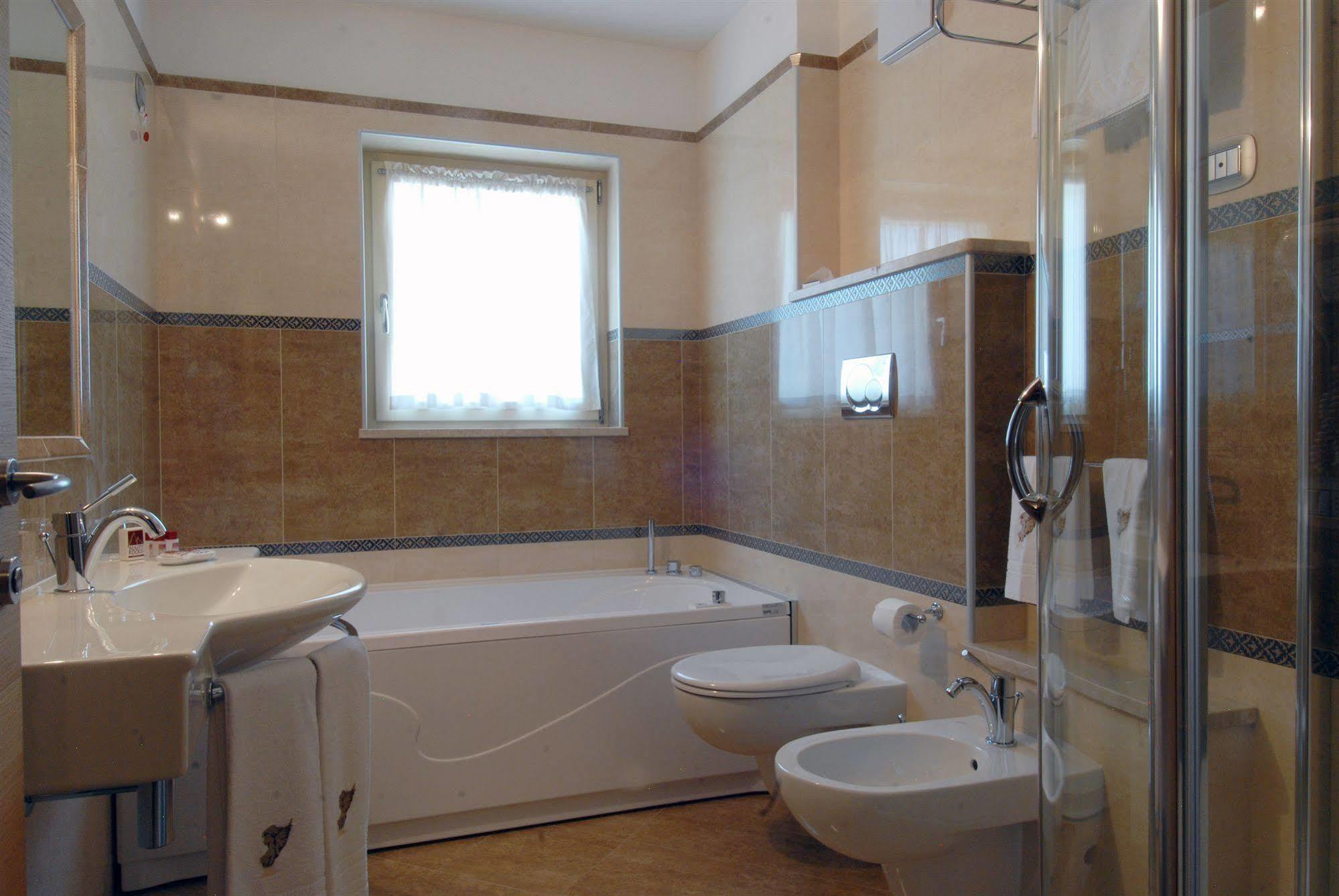 Hotel Garni Vittoria Fiera Di Primiero Ngoại thất bức ảnh