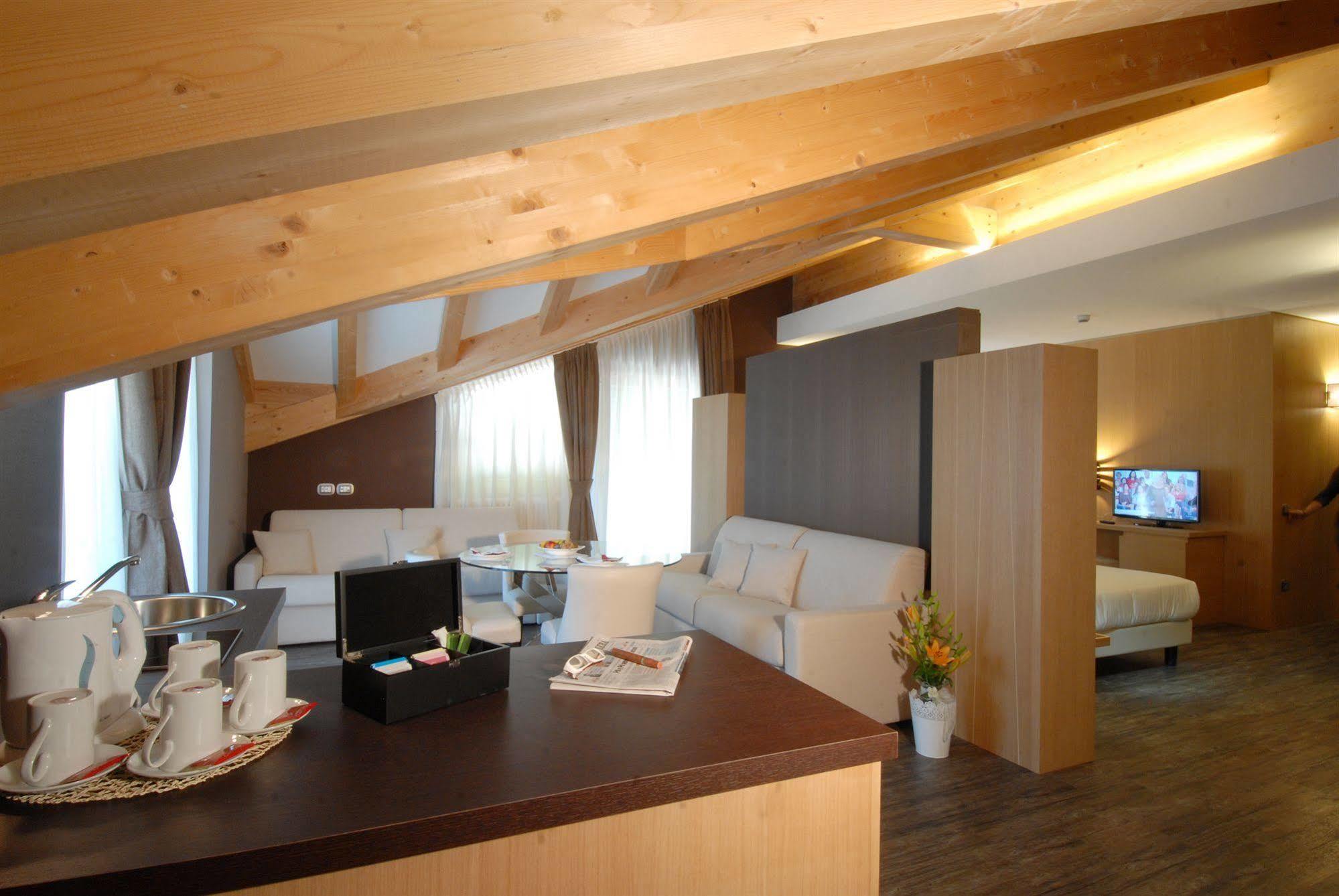 Hotel Garni Vittoria Fiera Di Primiero Ngoại thất bức ảnh