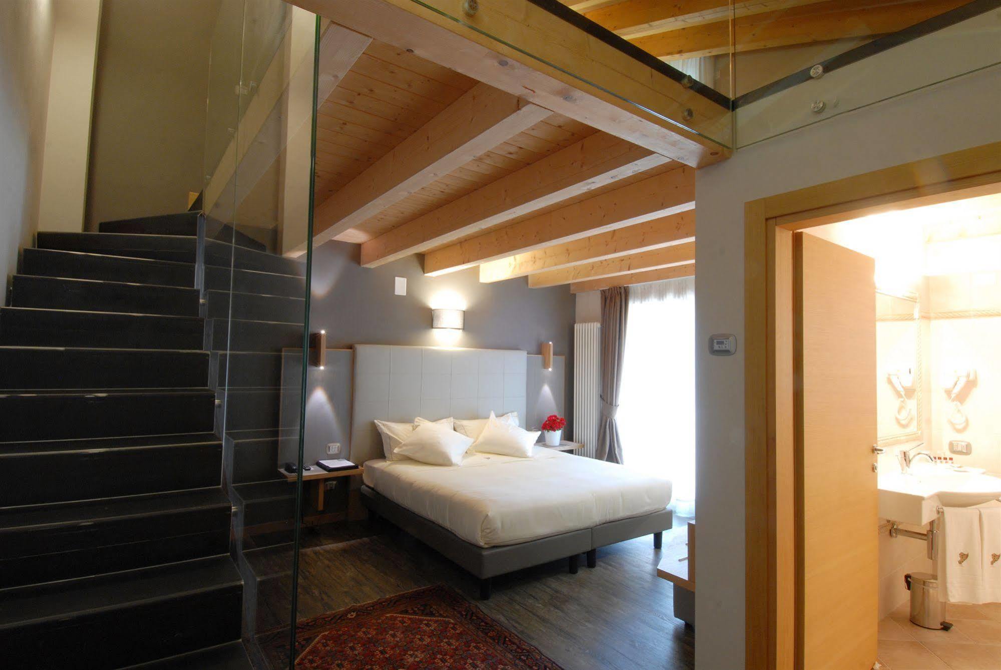 Hotel Garni Vittoria Fiera Di Primiero Ngoại thất bức ảnh